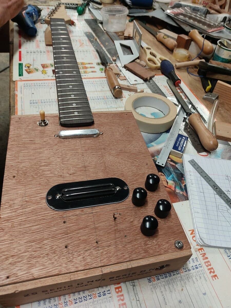 Collaboration Esprit Guitare / Pipiri Cigar Box Guitars
